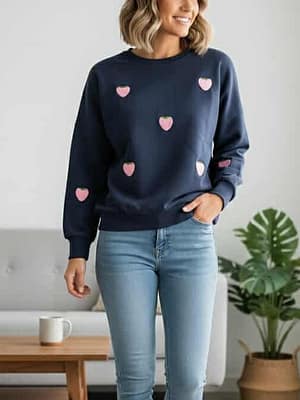 Granatowa bluza w truskawki