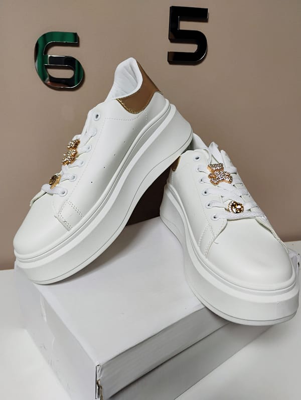 Sneakersy złoty miś