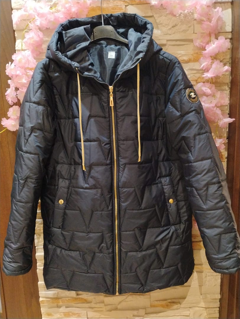 Czarna kurtka damska