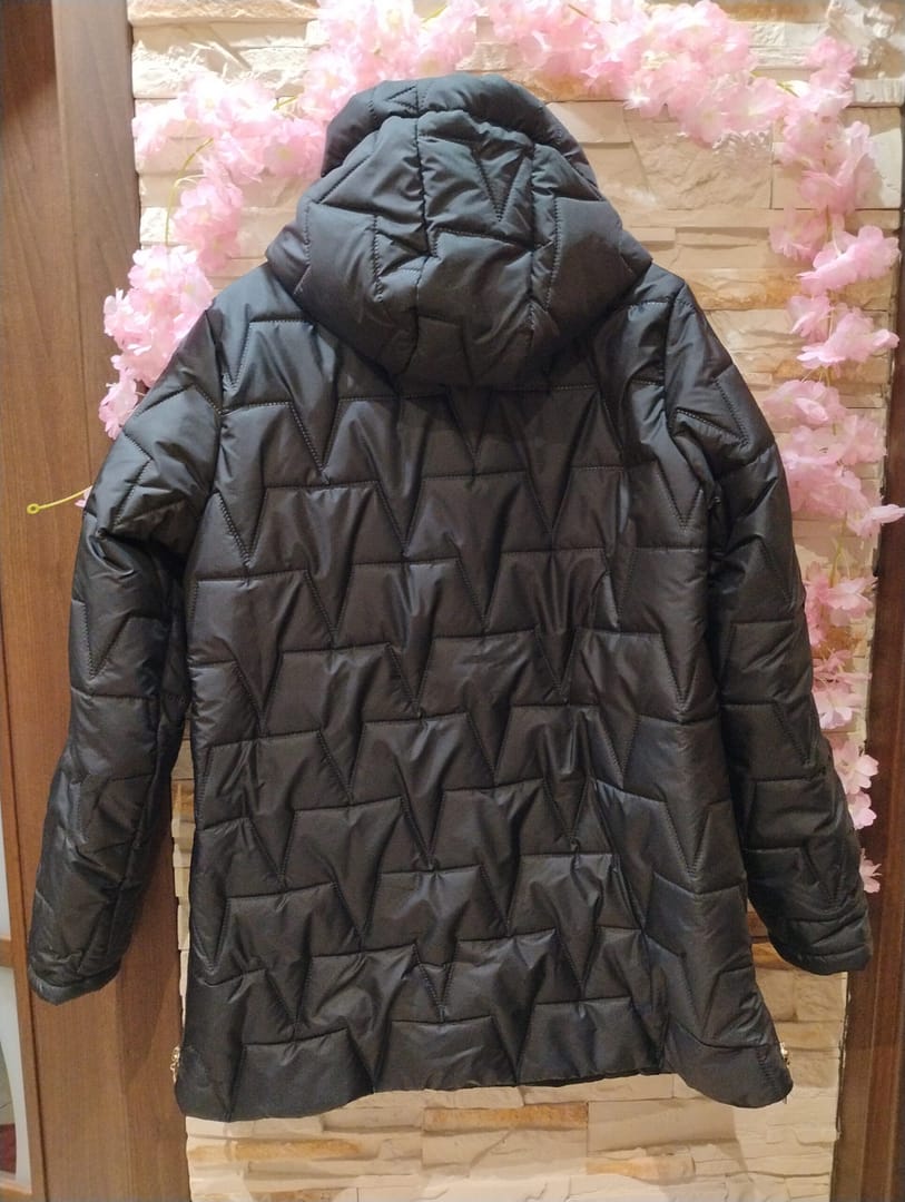 Czarna kurtka damska - obrazek 2